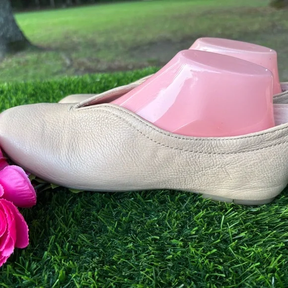LUCCA LANE BAYLA LIGHT TAN GENUINE SOFT LEATHER FLATS HEEL TAB GUC 9M - Picture 11 of 12